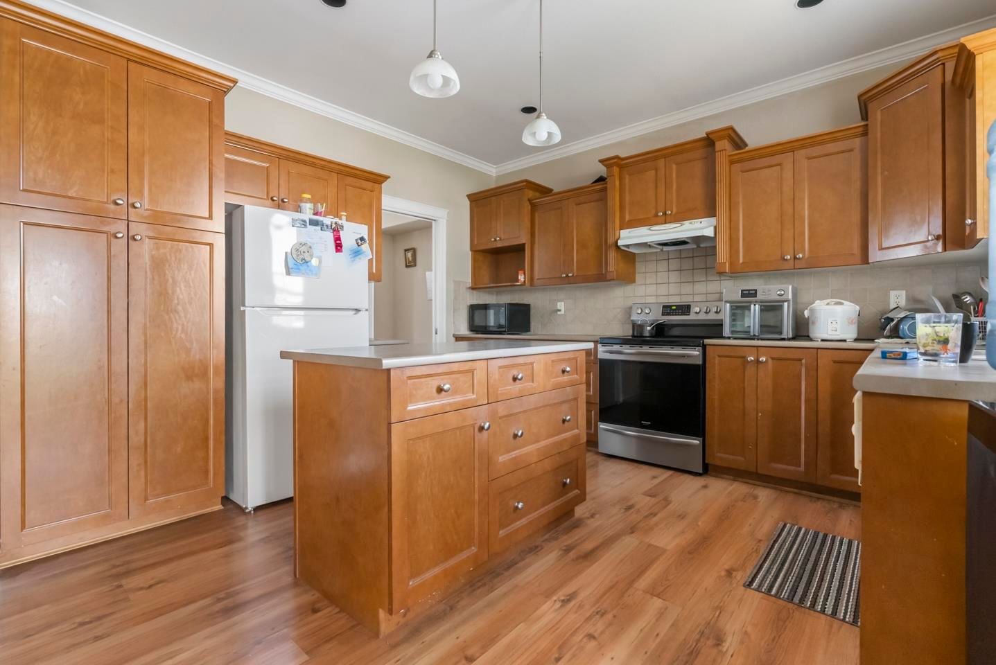 Listing Image 6