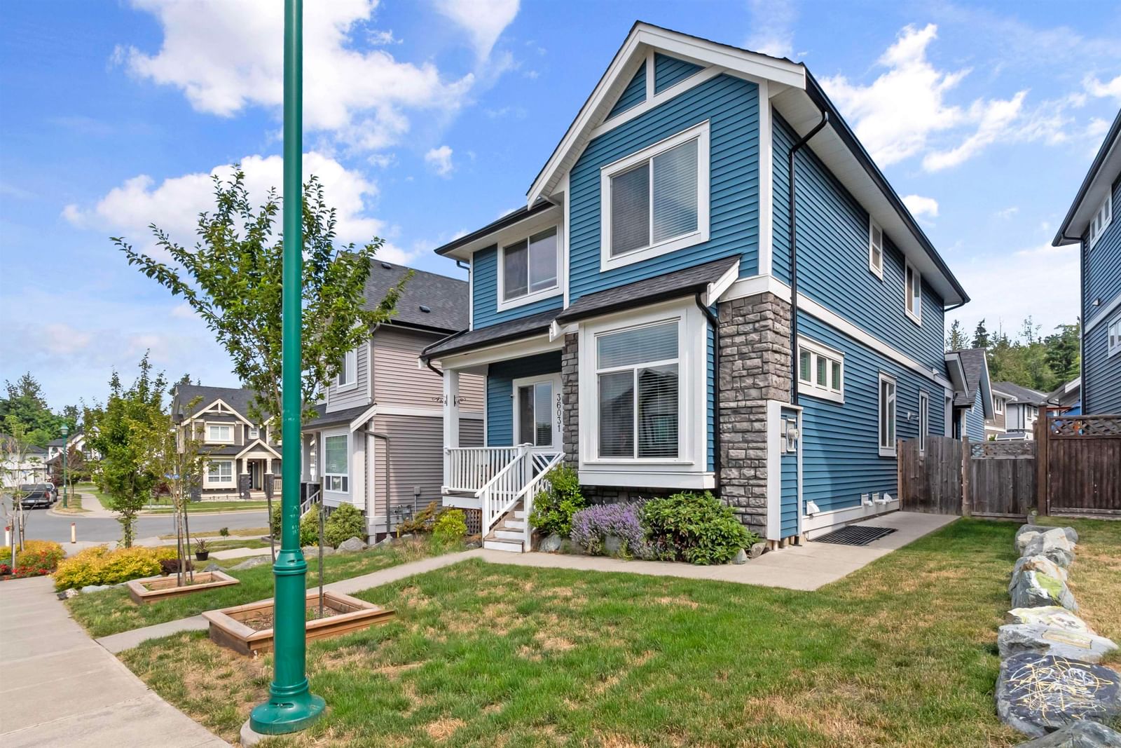 Listing photo 2