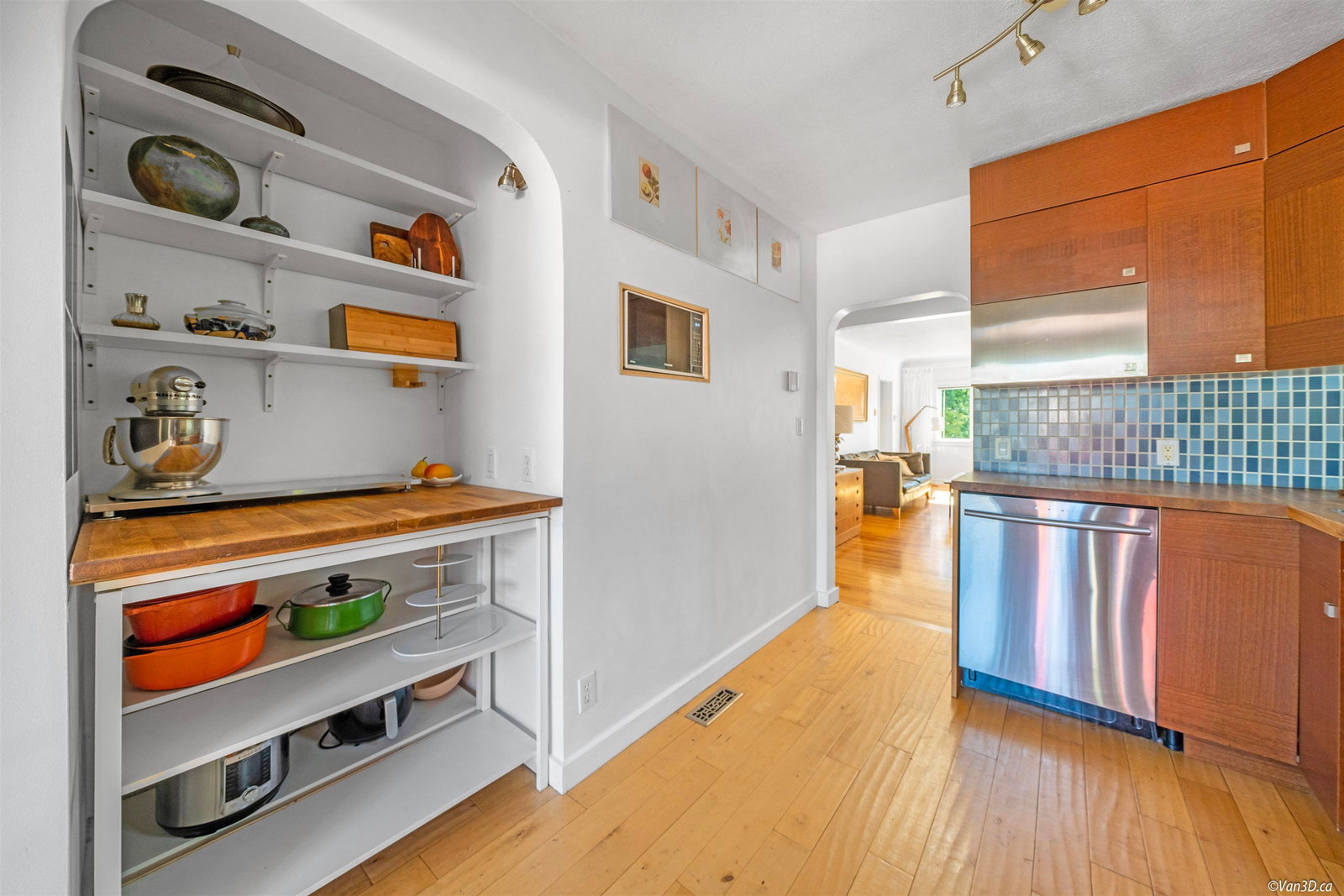 Listing Image 9