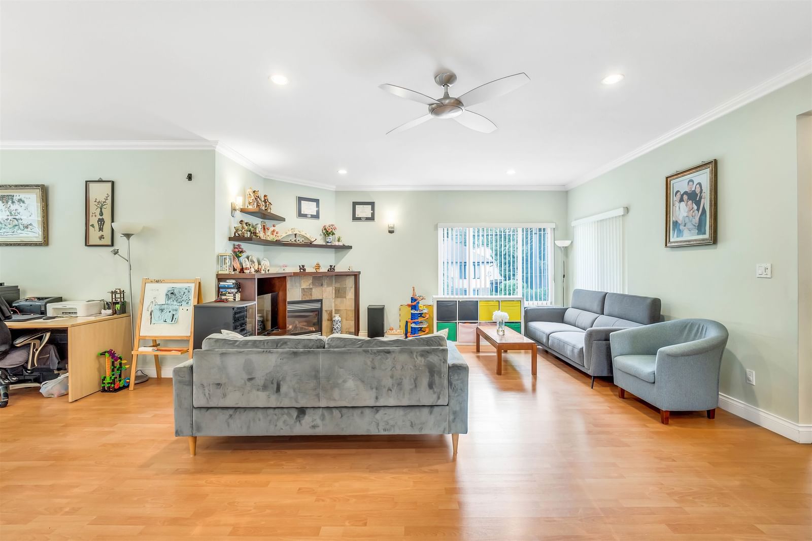 Listing Image 11