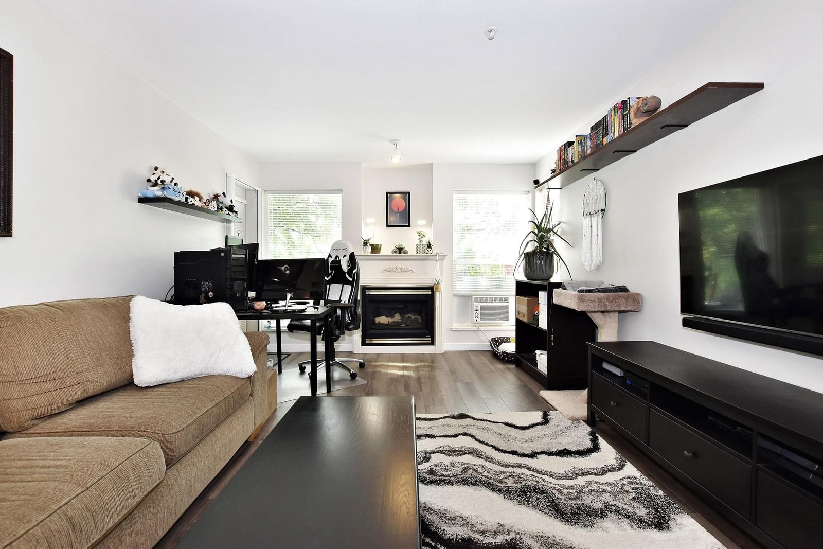 Listing Image 8