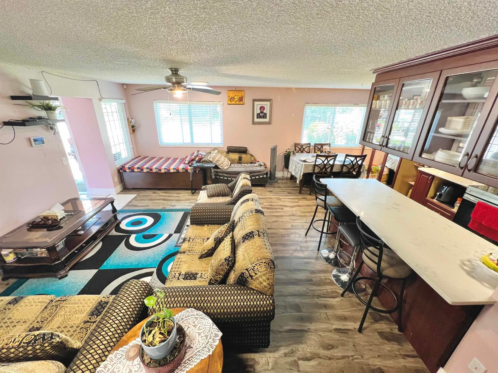 Listing Image 4