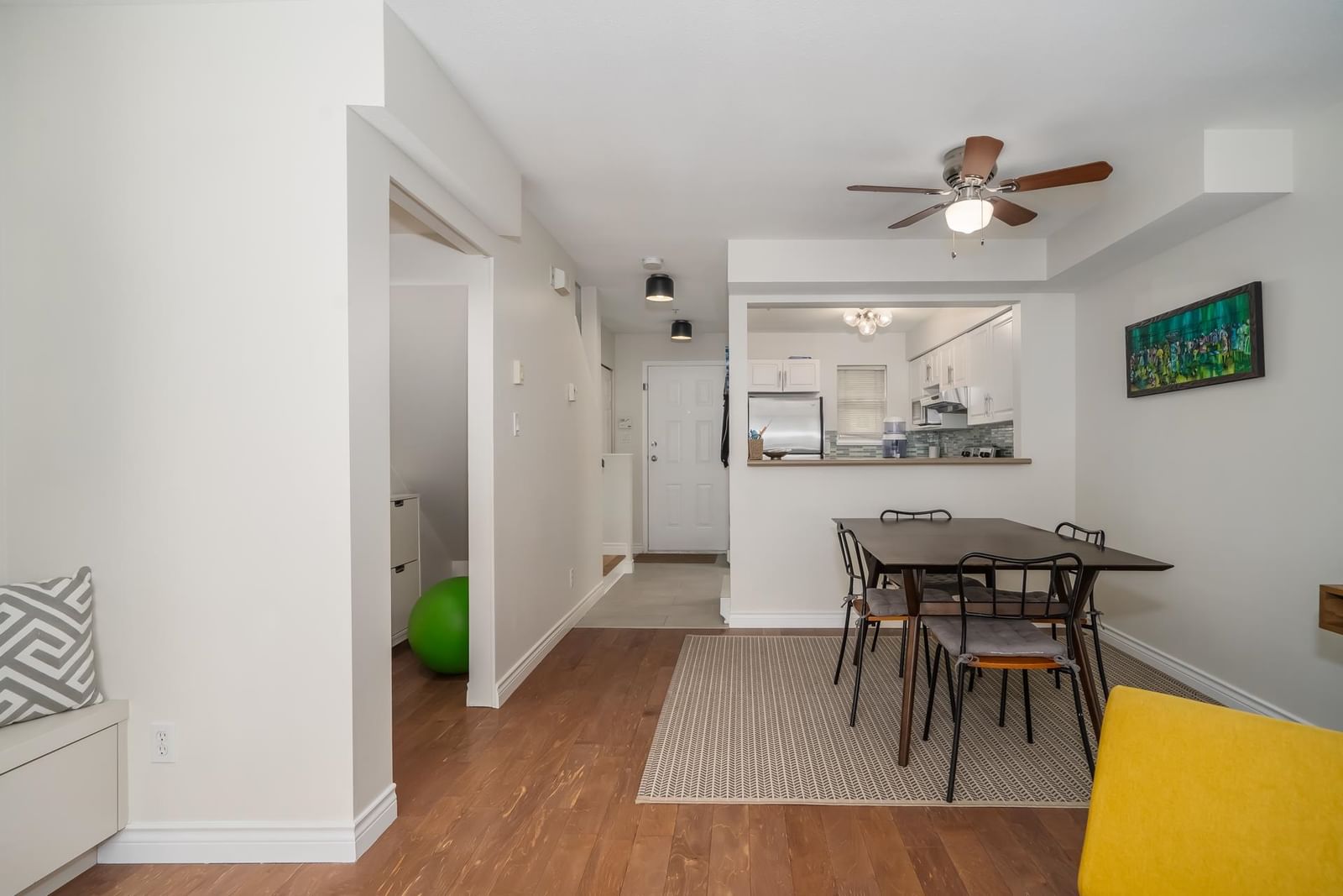 Listing Image 12