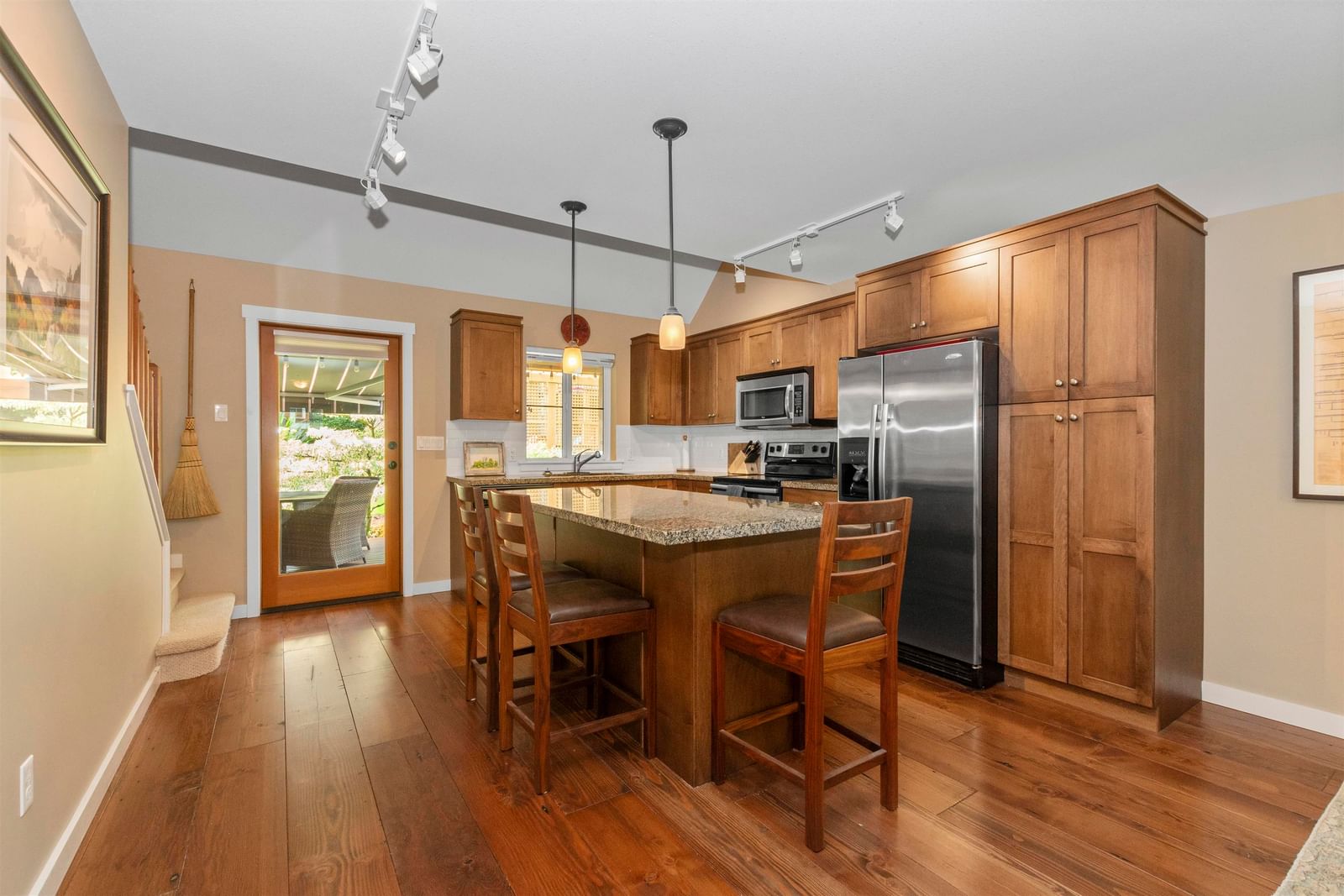 Listing Image 11