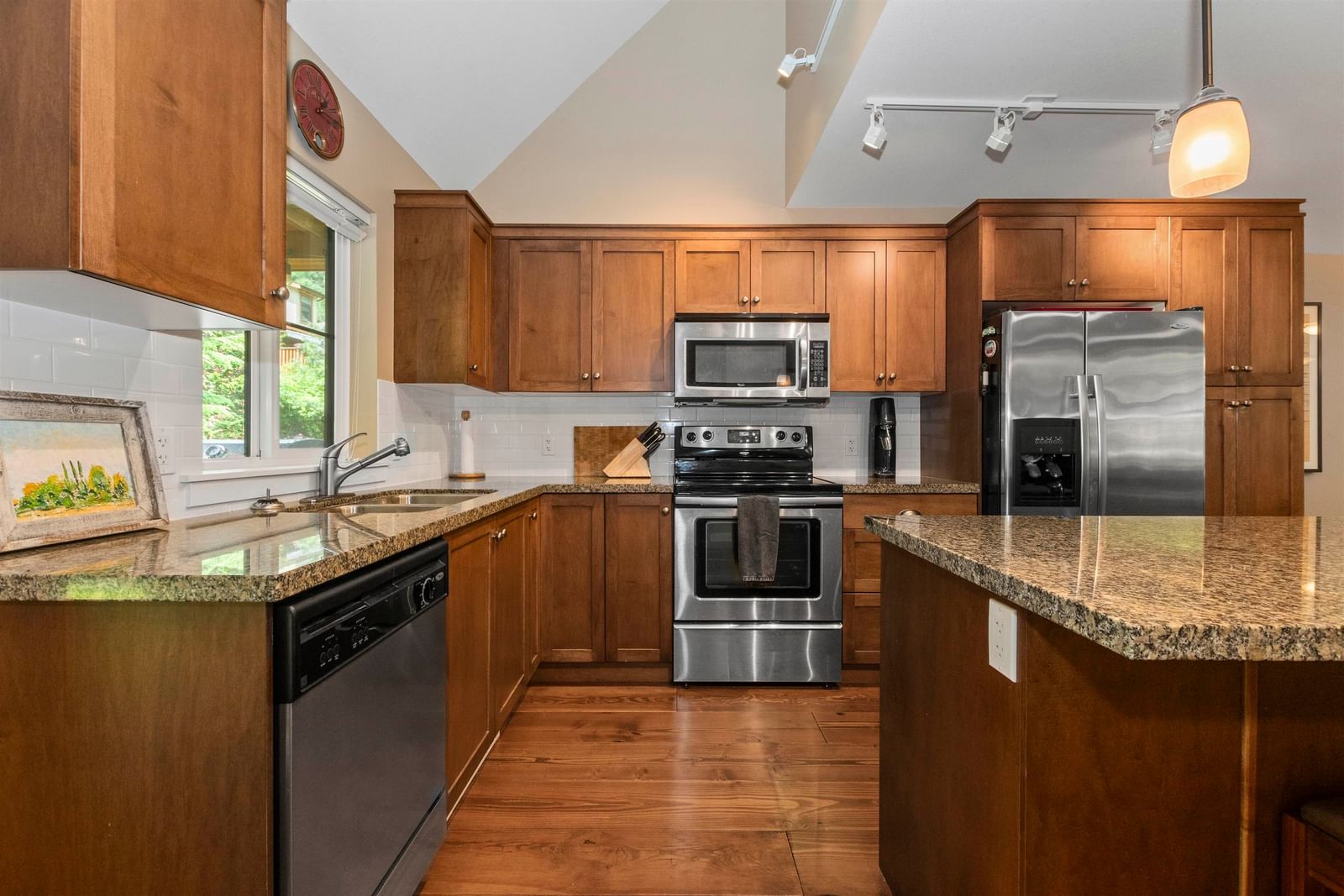 Listing Image 12