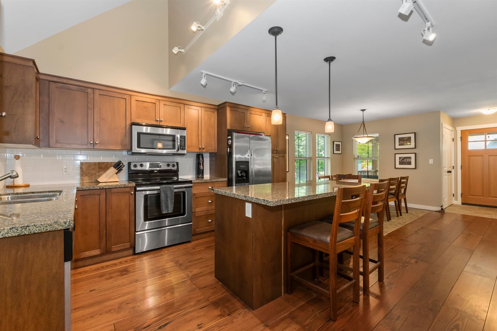 Listing Image 14