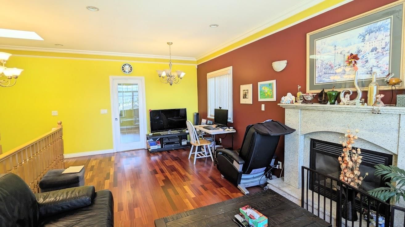 Listing Image 4