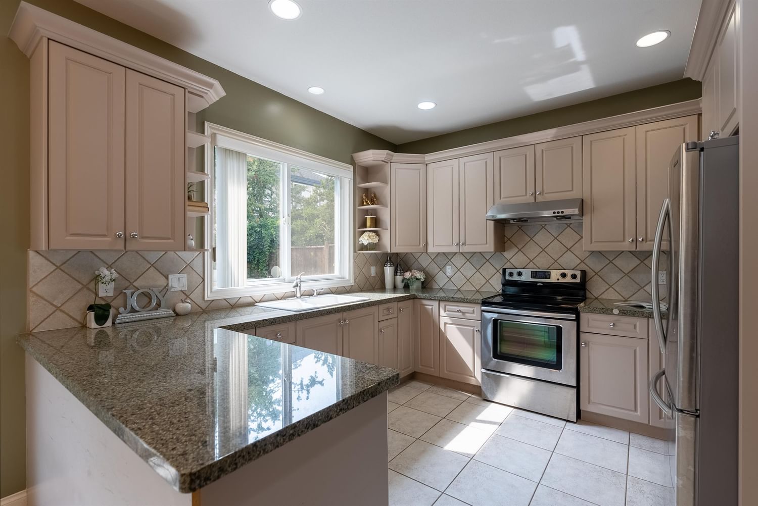 Listing Image 9