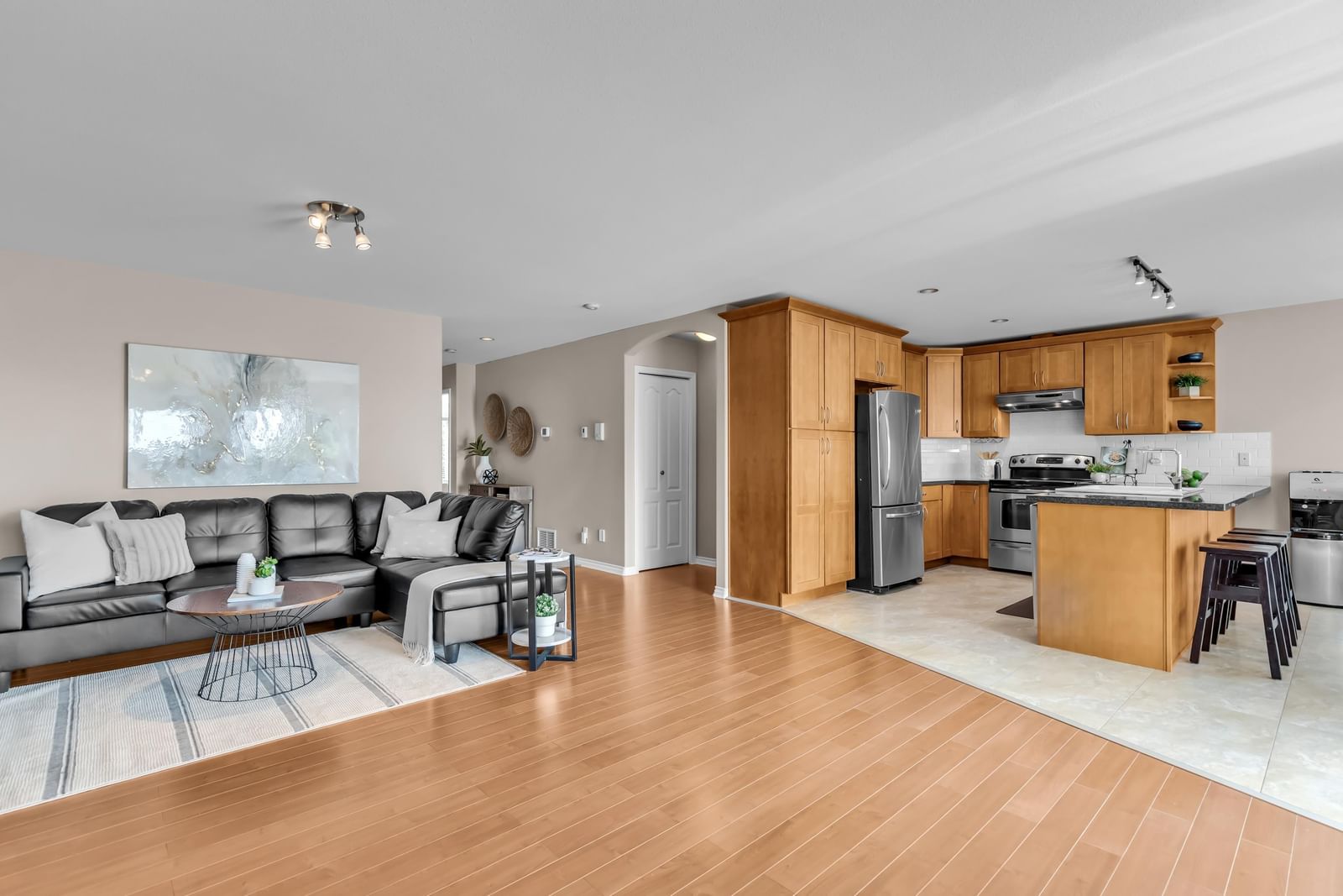 Listing Image 10