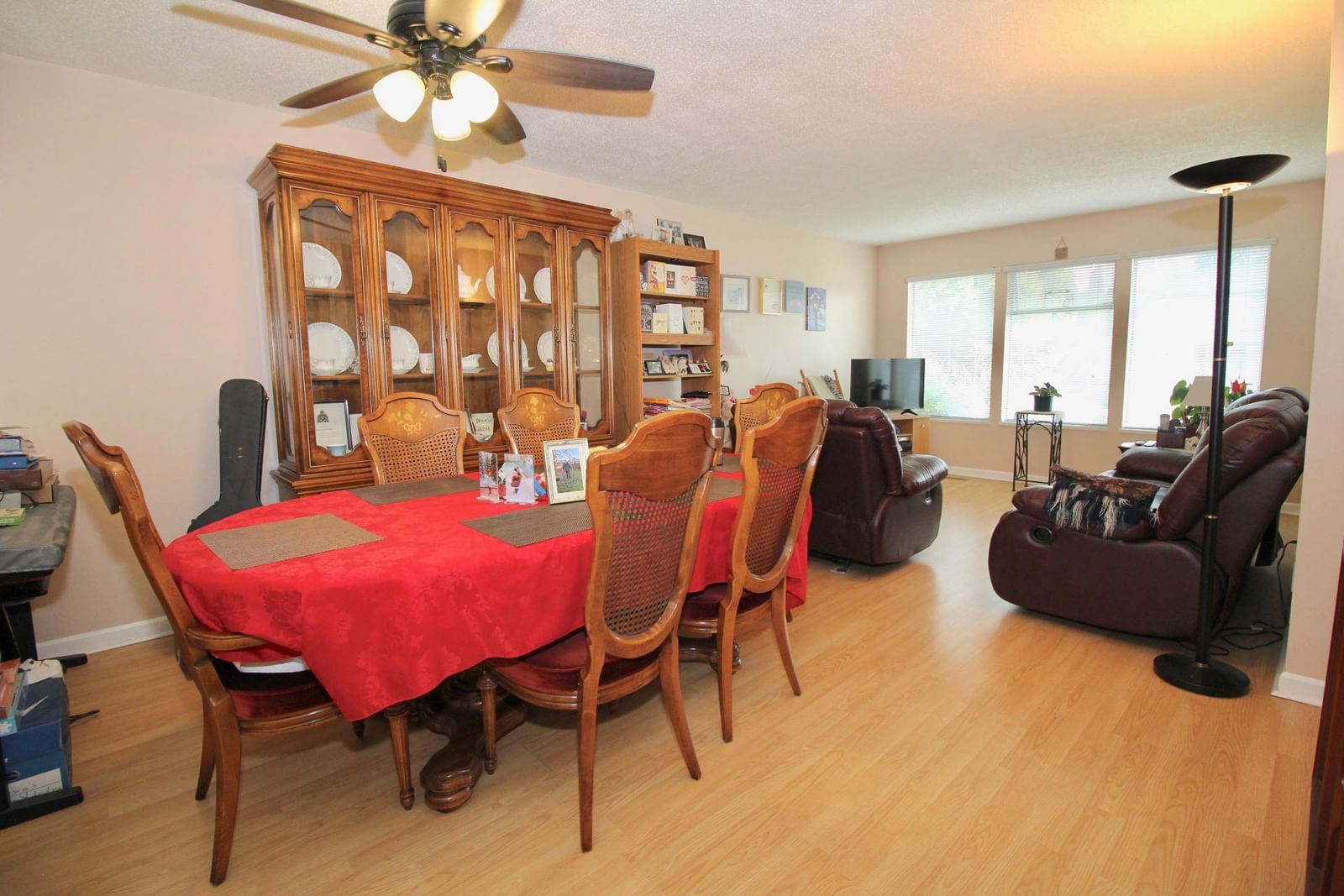 Listing Image 8