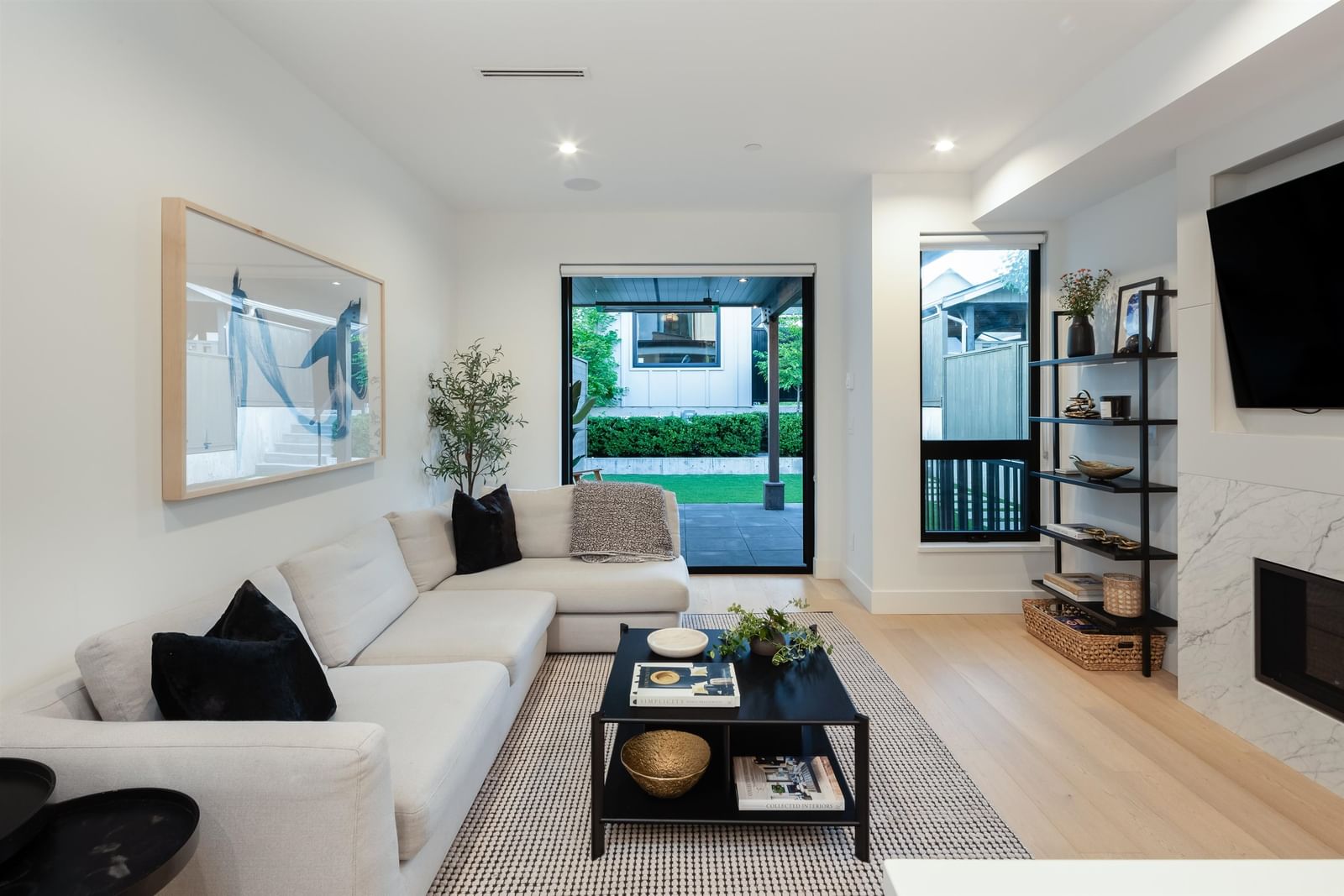 Listing Image 12