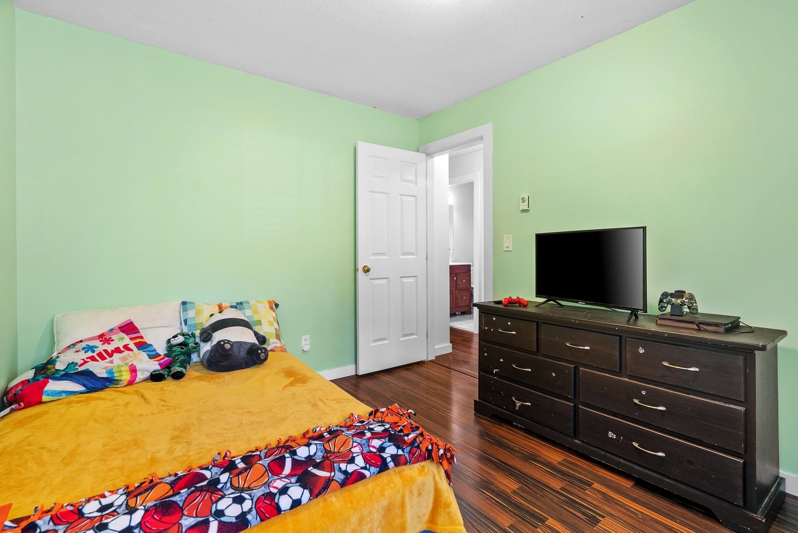 Listing Image 19