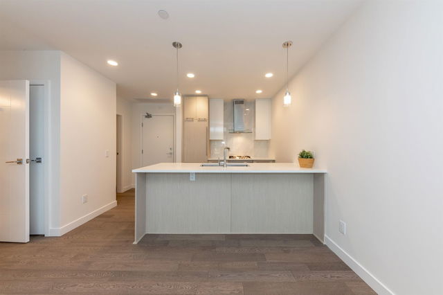 111 - 5033 Cambie Street