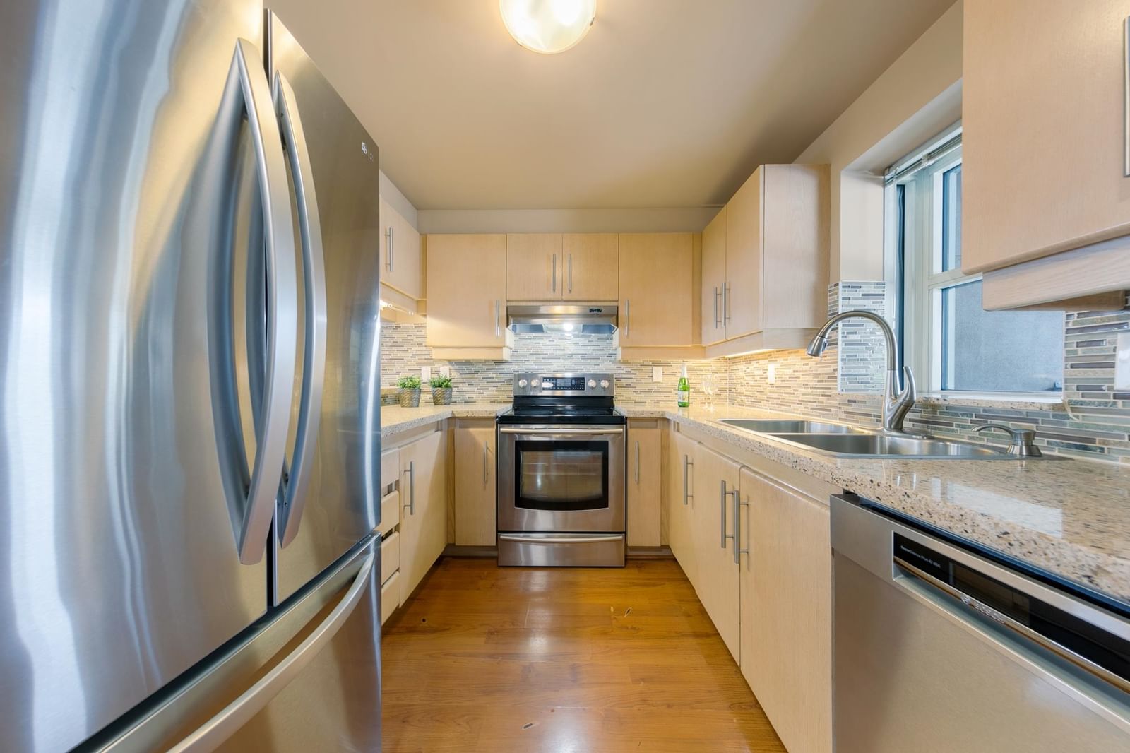 Listing Image 6