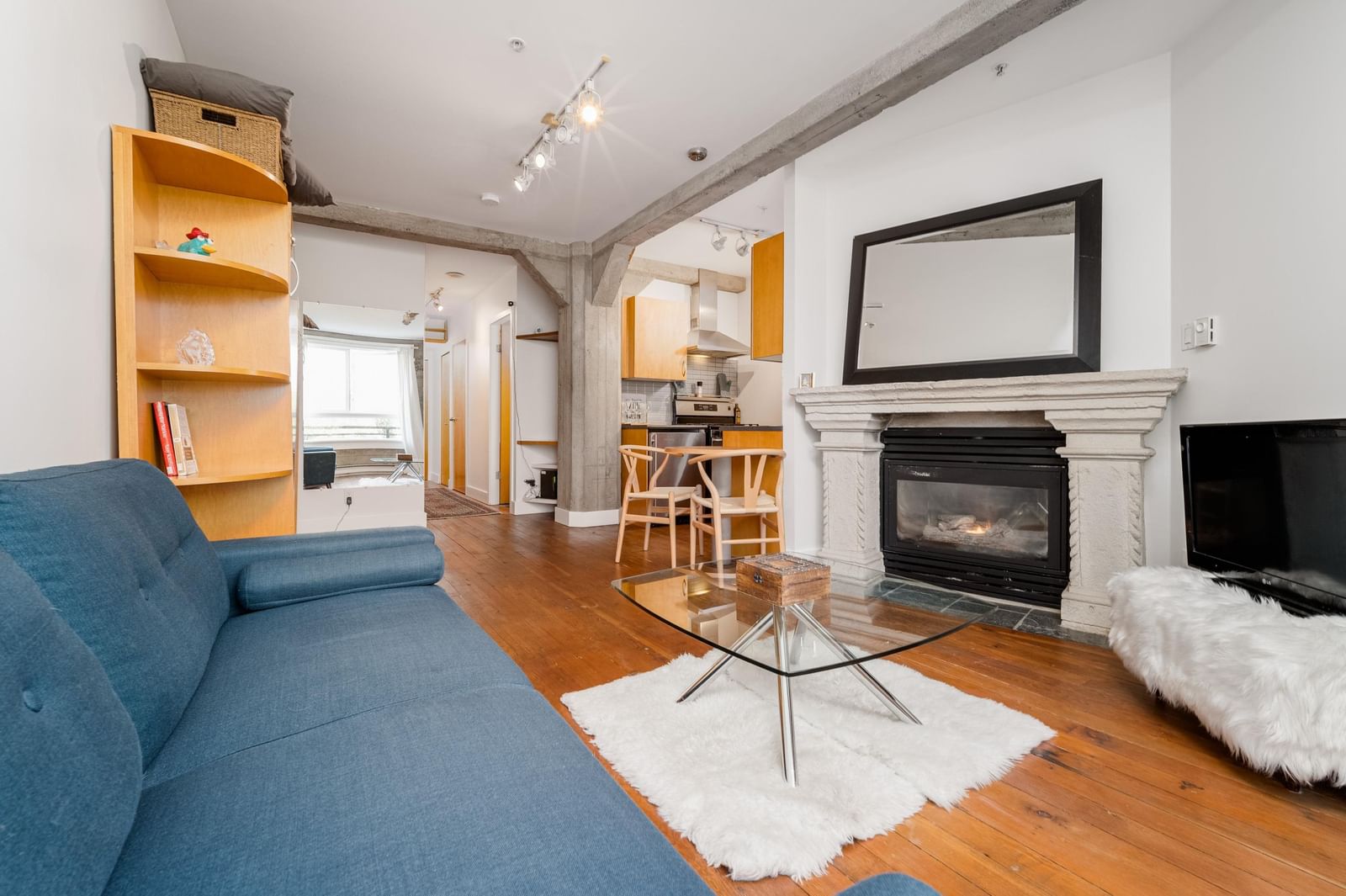 Listing Image 3