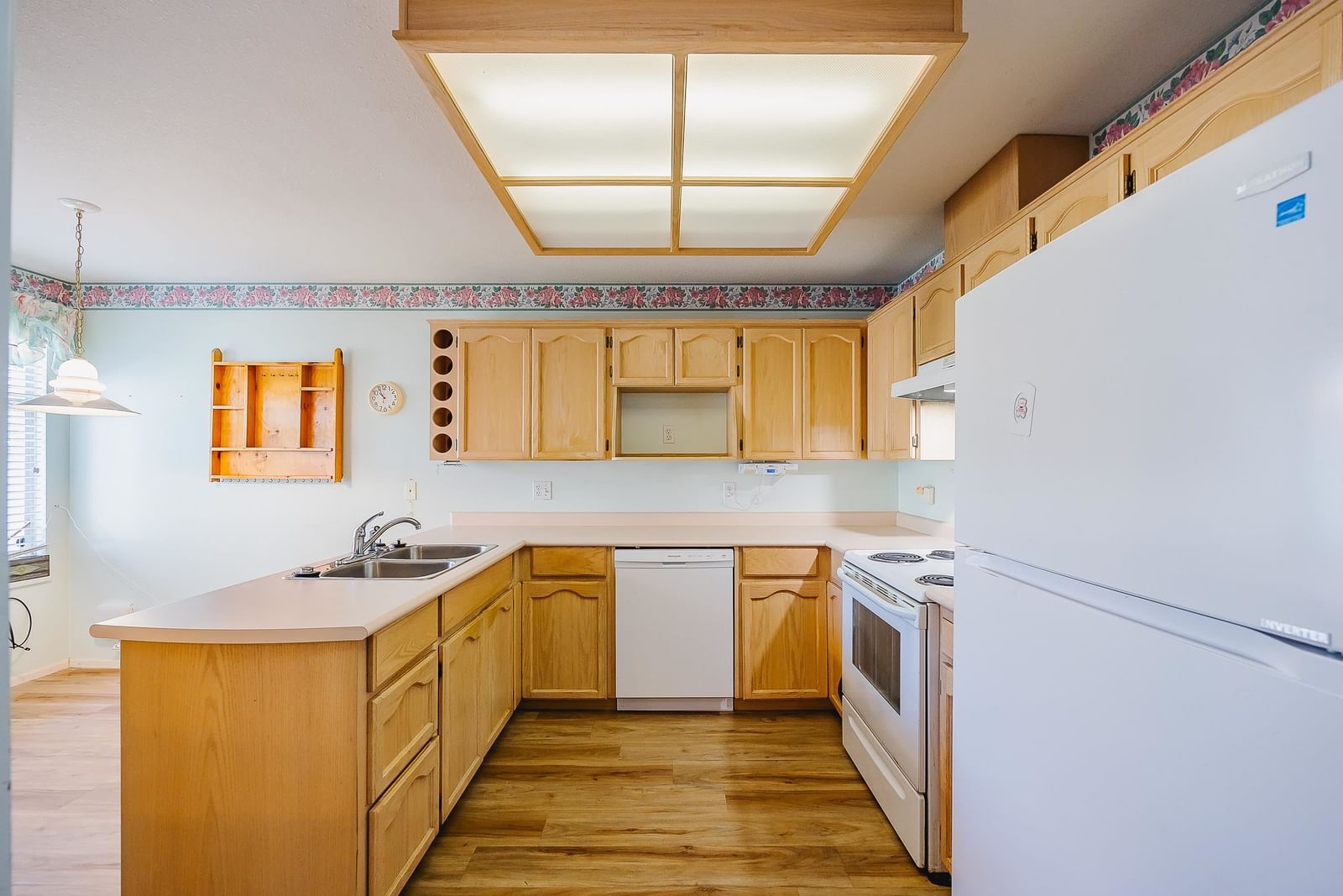 Listing Image 4