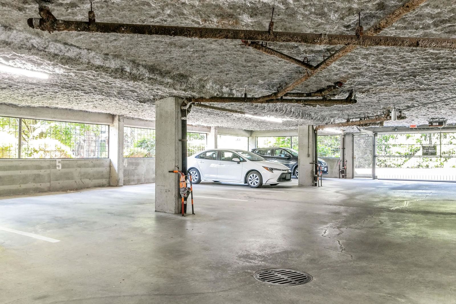 Listing Image 11