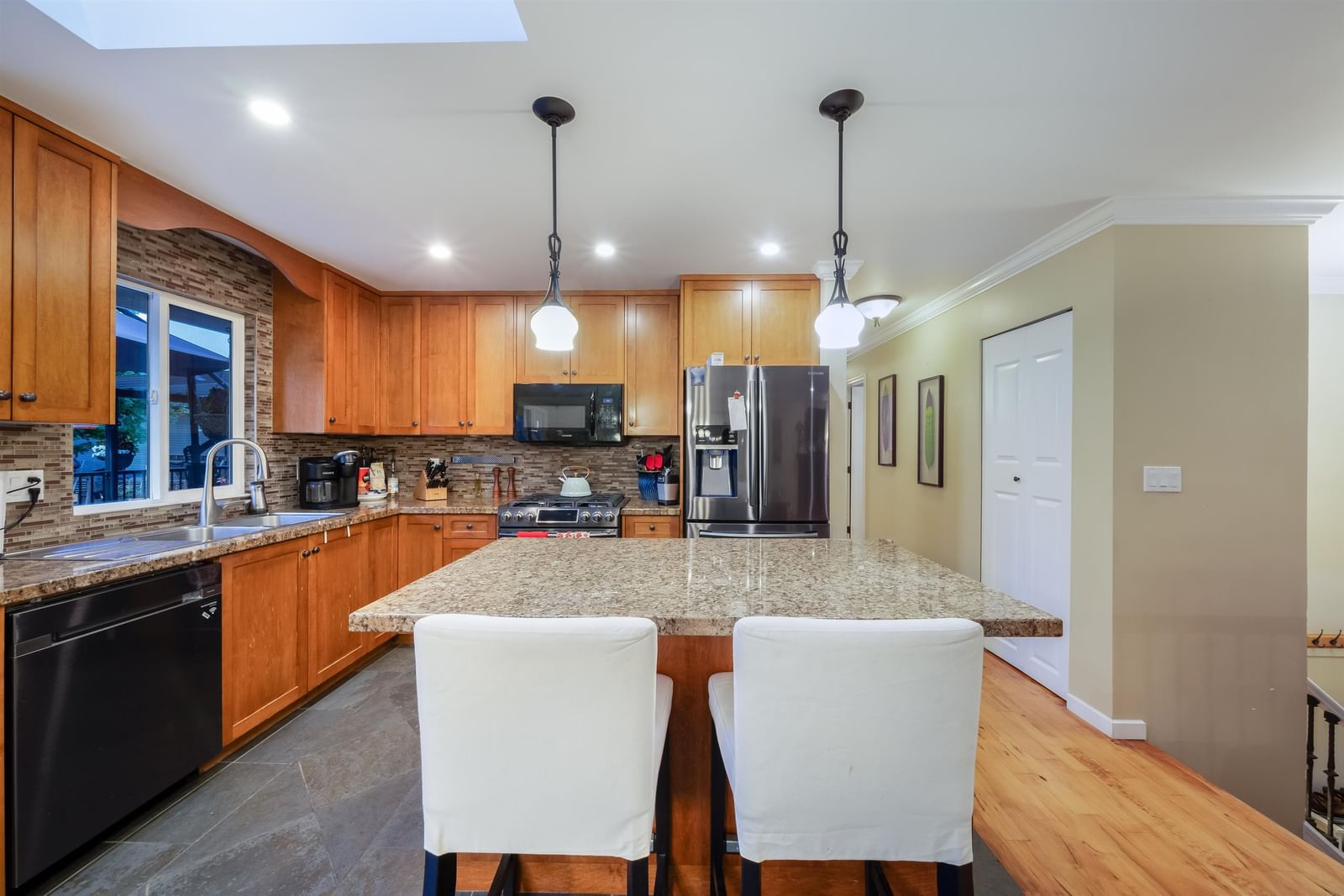 Listing Image 9