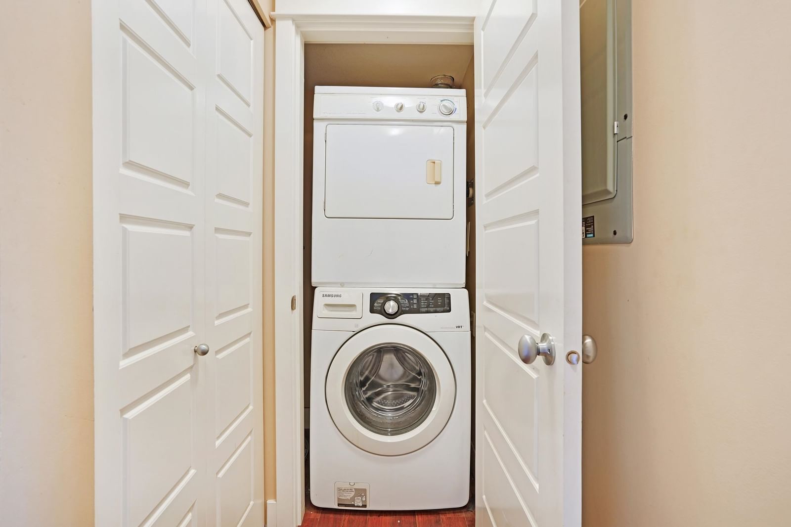 Listing Image 18