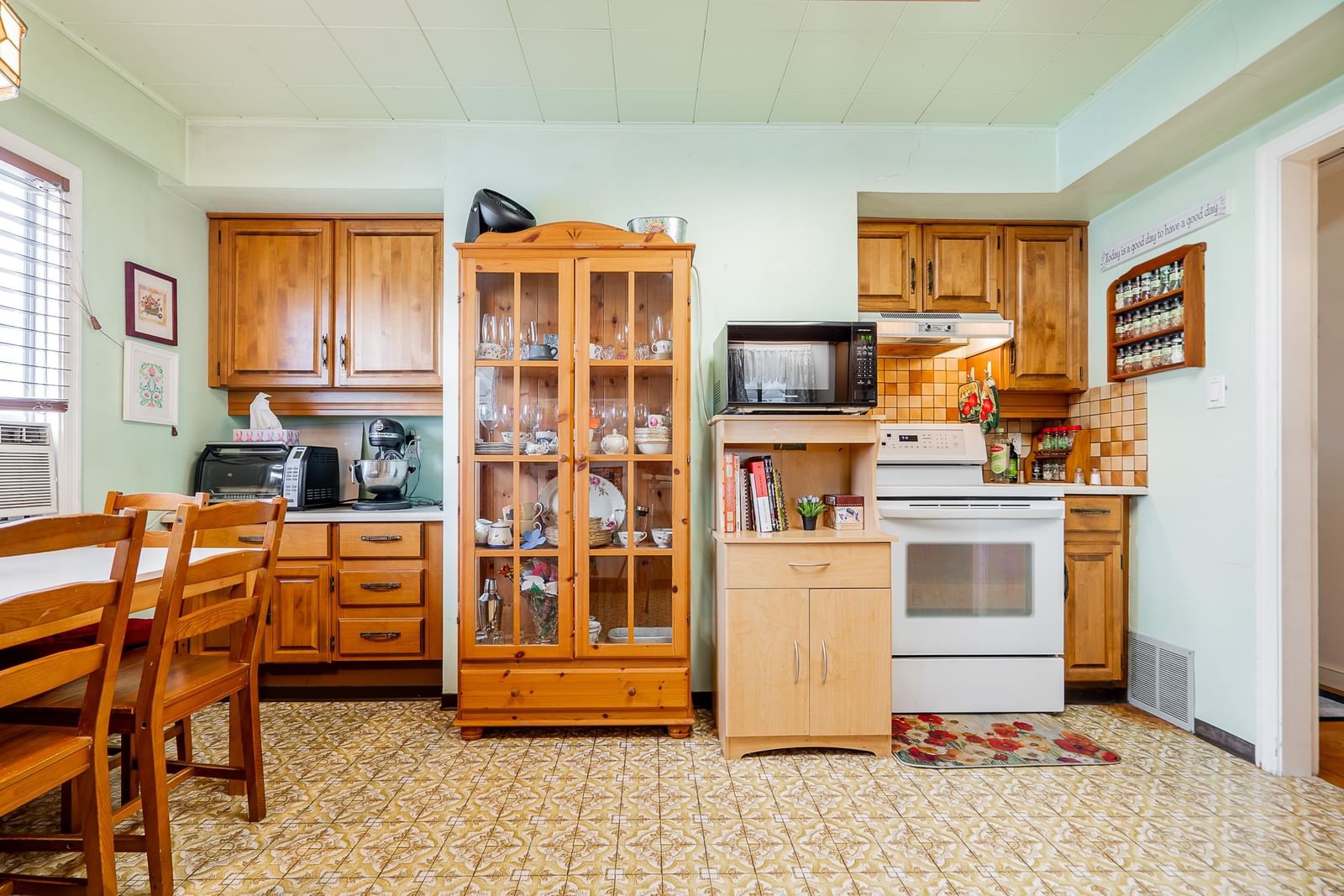 Listing Image 8