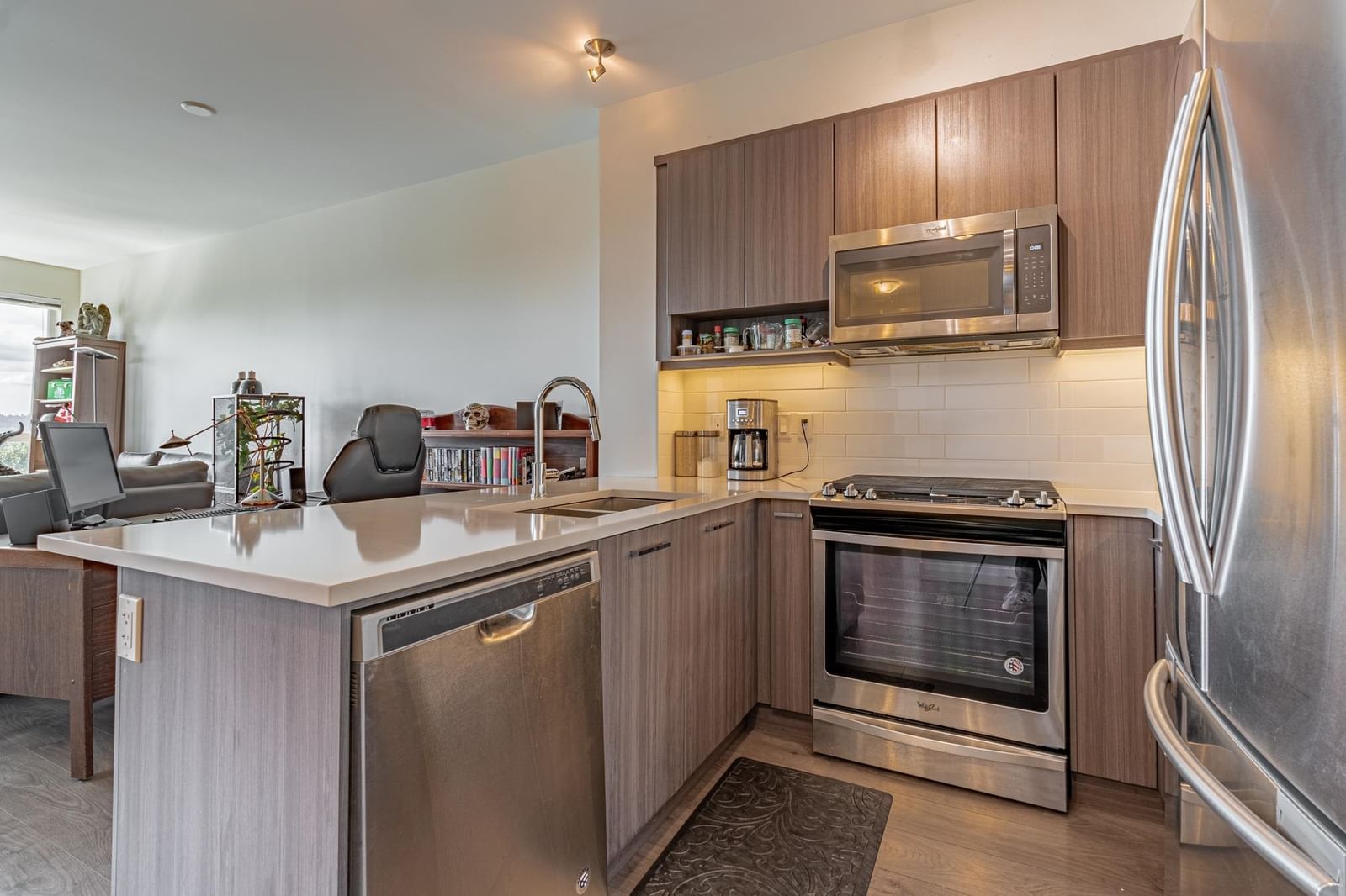 Listing Image 9