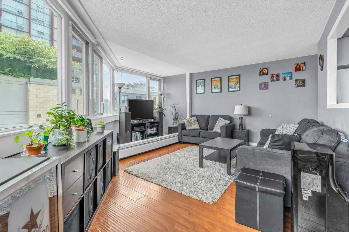 Listing Image 4