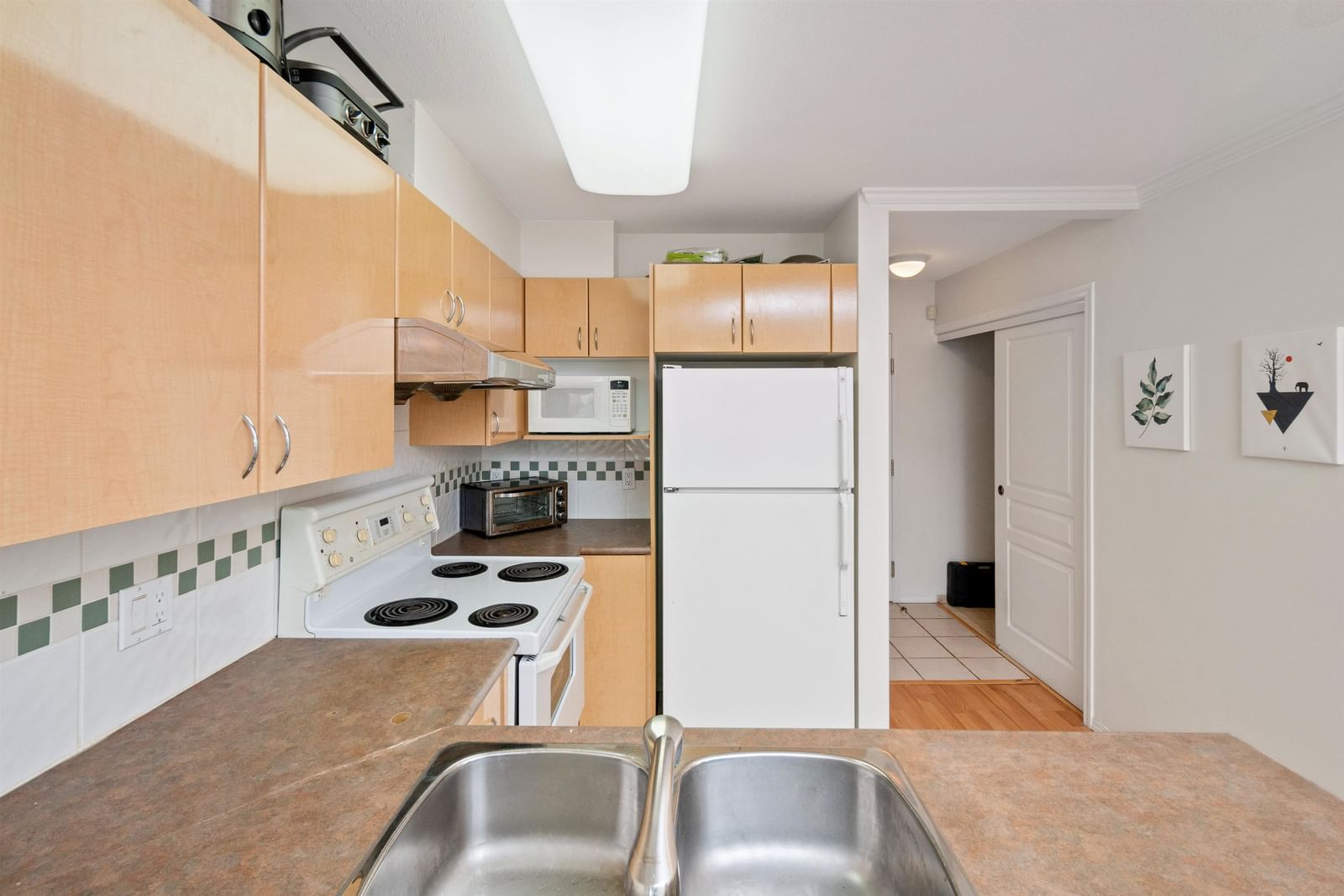Listing Image 12