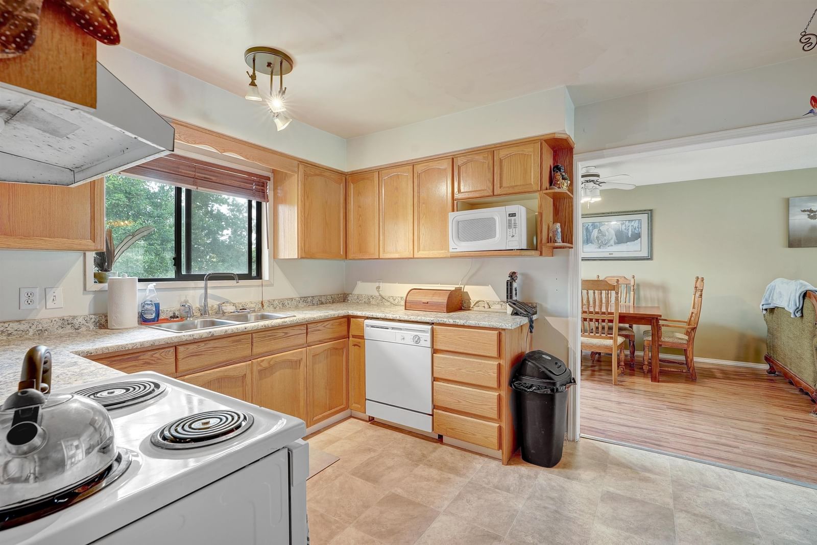 Listing Image 14