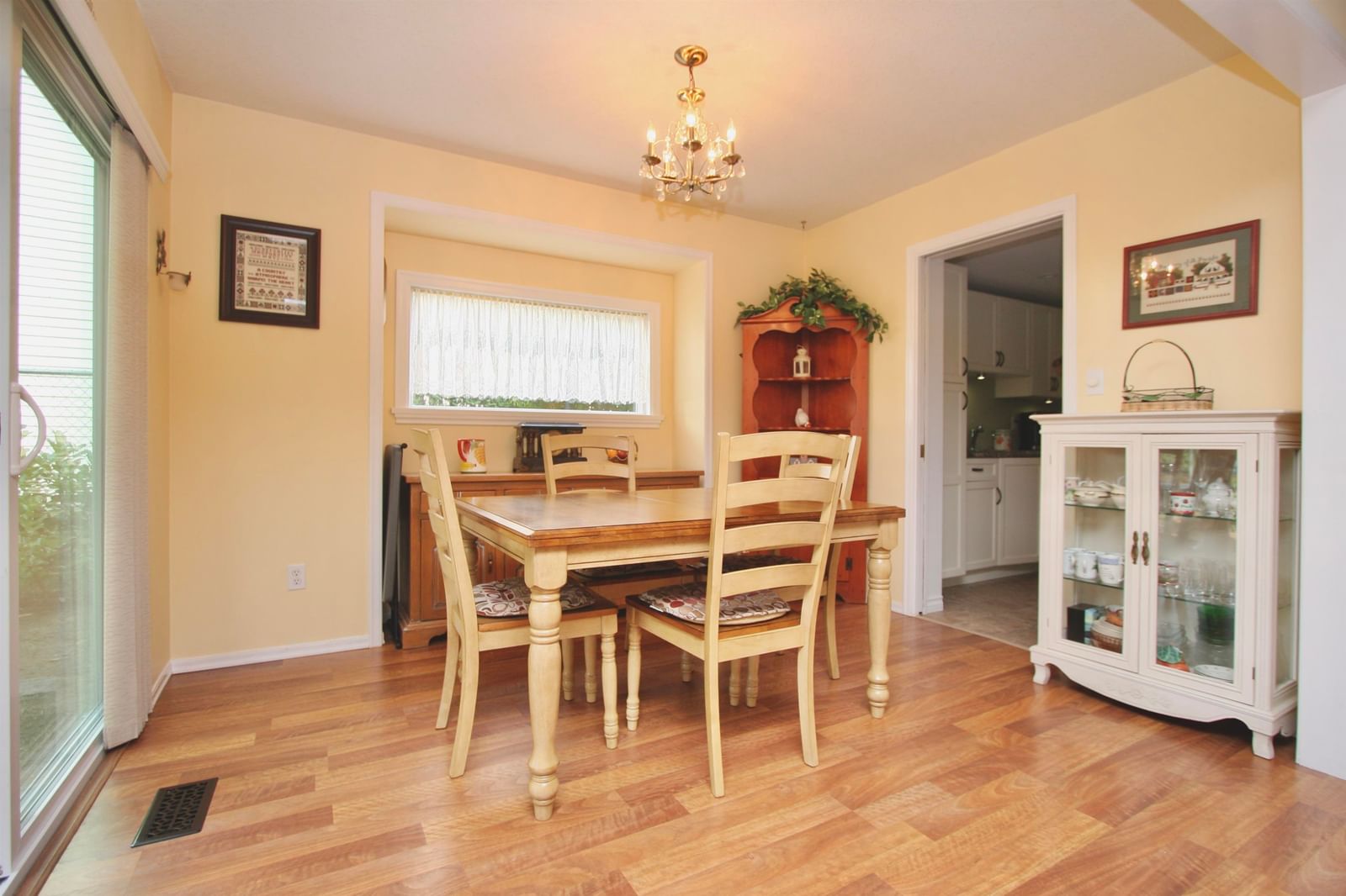 Listing Image 8