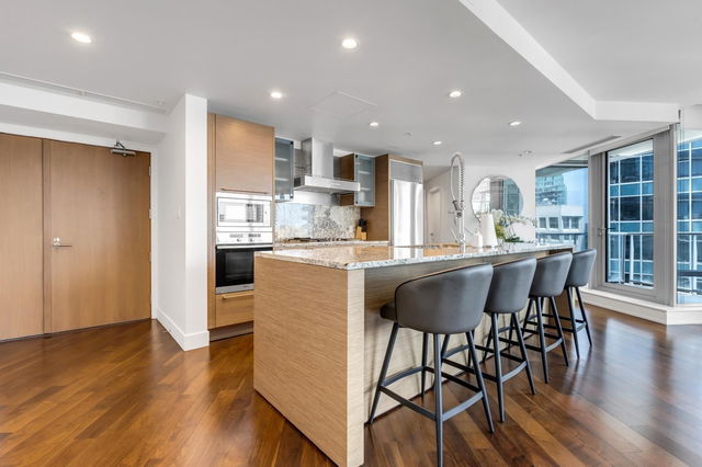 XX09 - 1111 Alberni Street