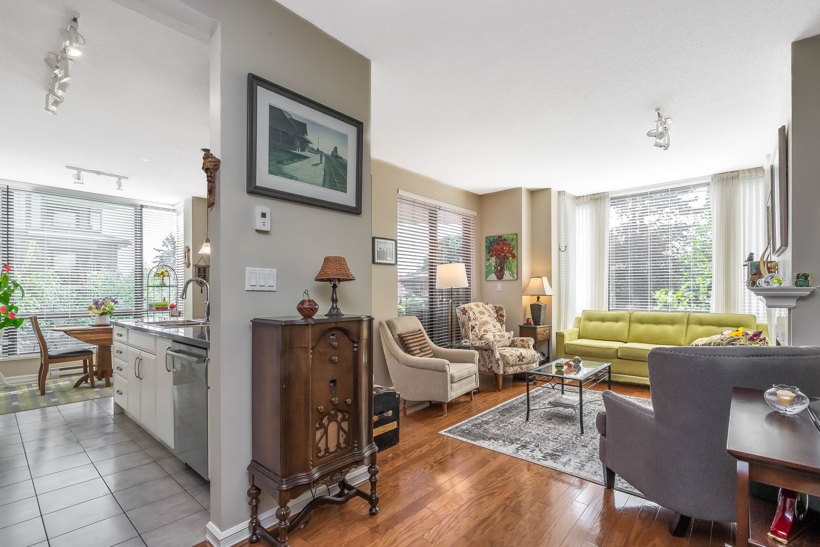 Listing Image 10