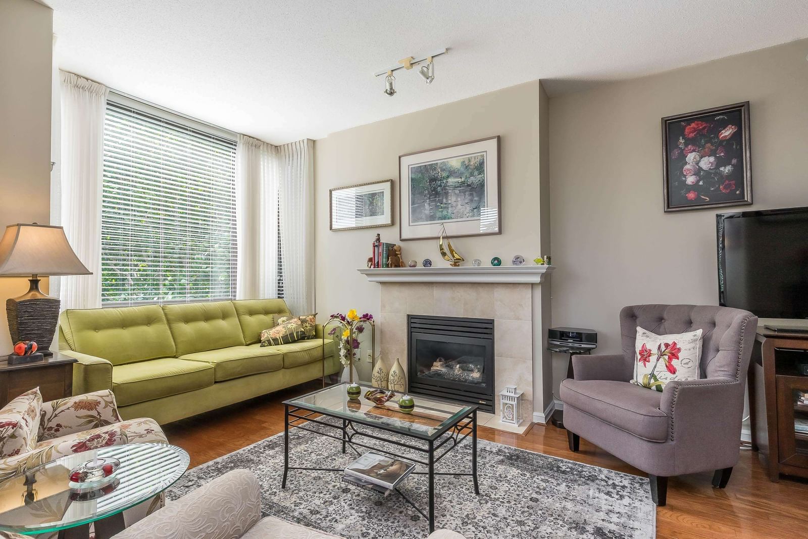 Listing Image 14
