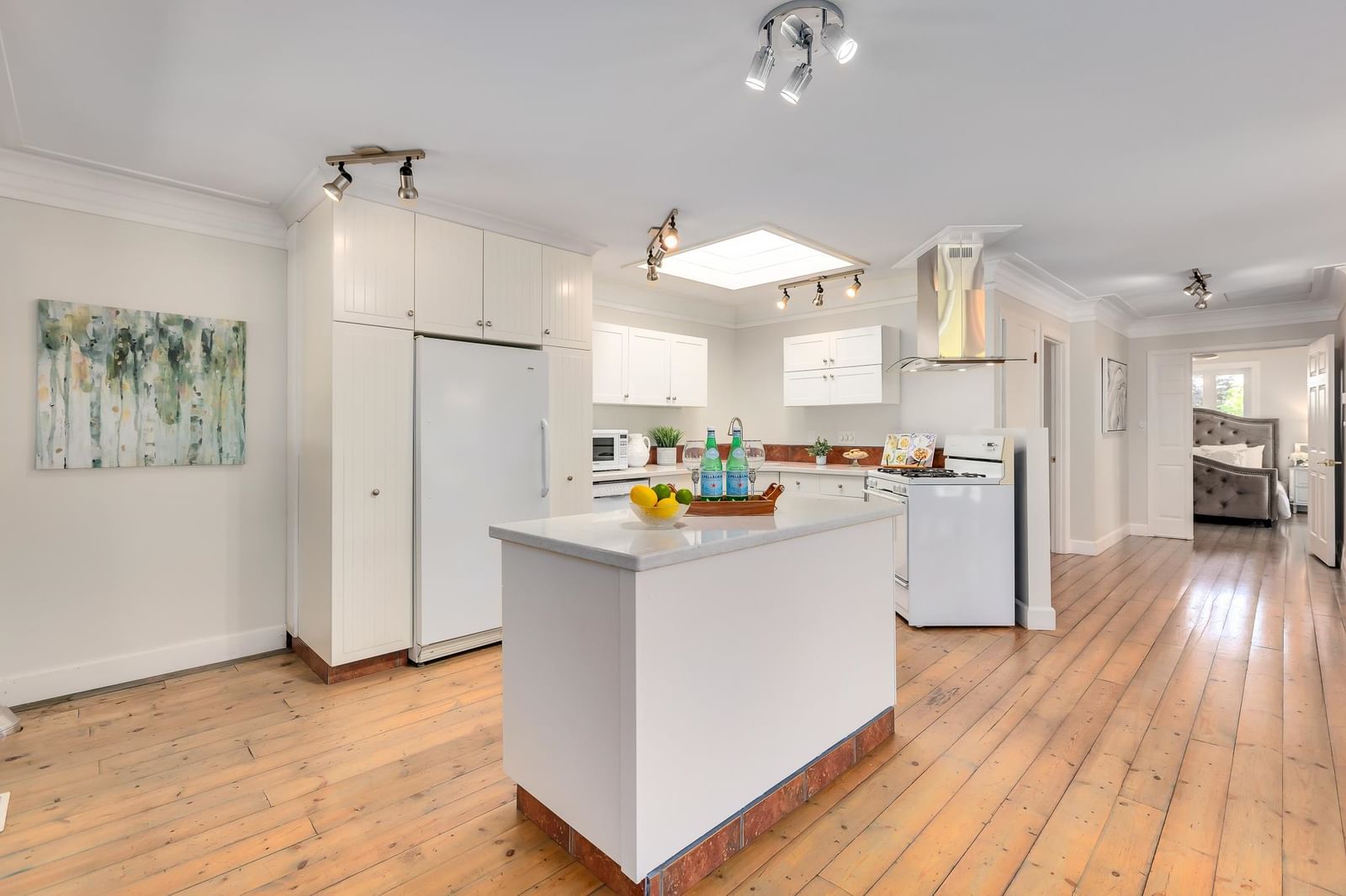 Listing Image 9