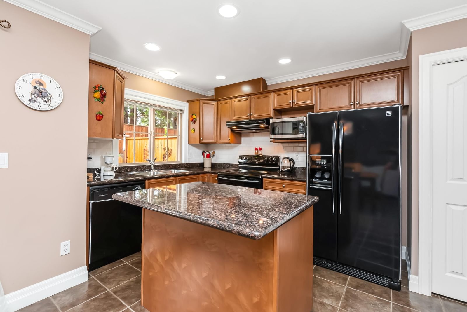 Listing Image 11