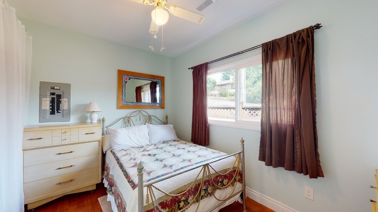 Listing Image 13