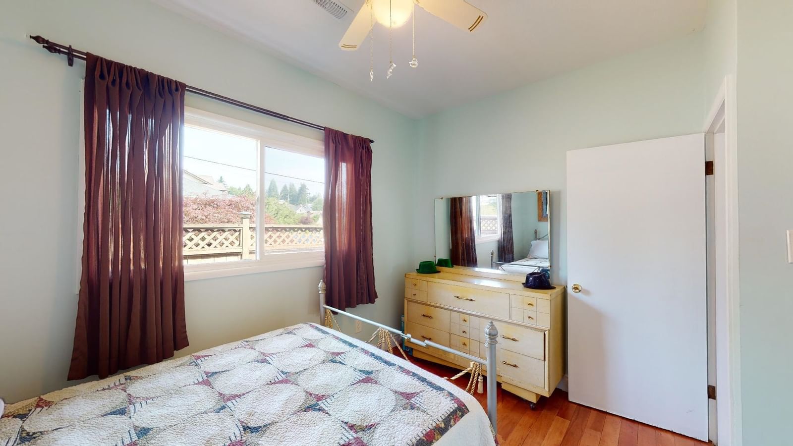 Listing Image 14