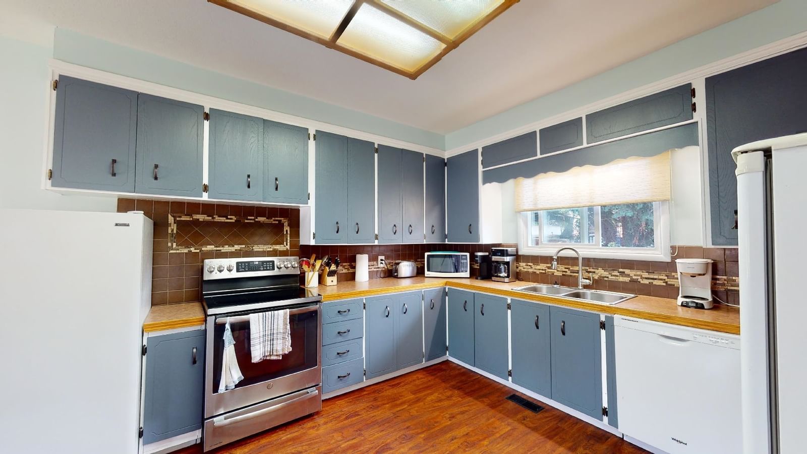 Listing Image 5