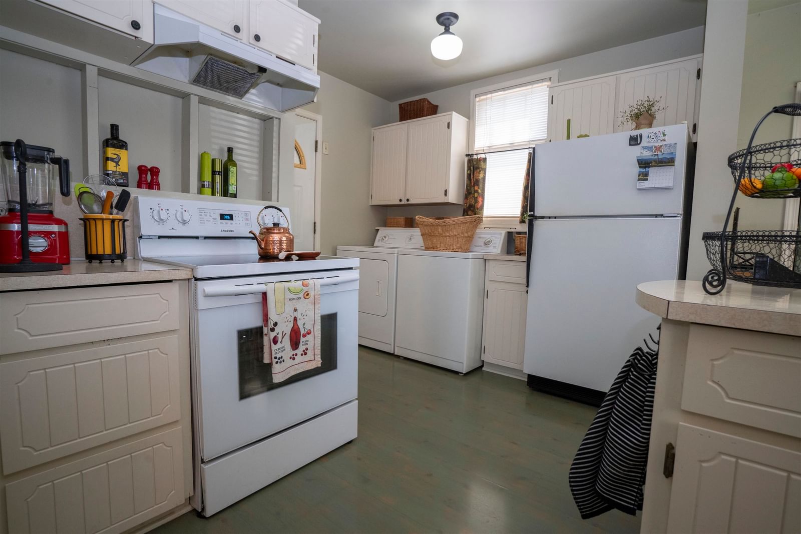 Listing Image 6