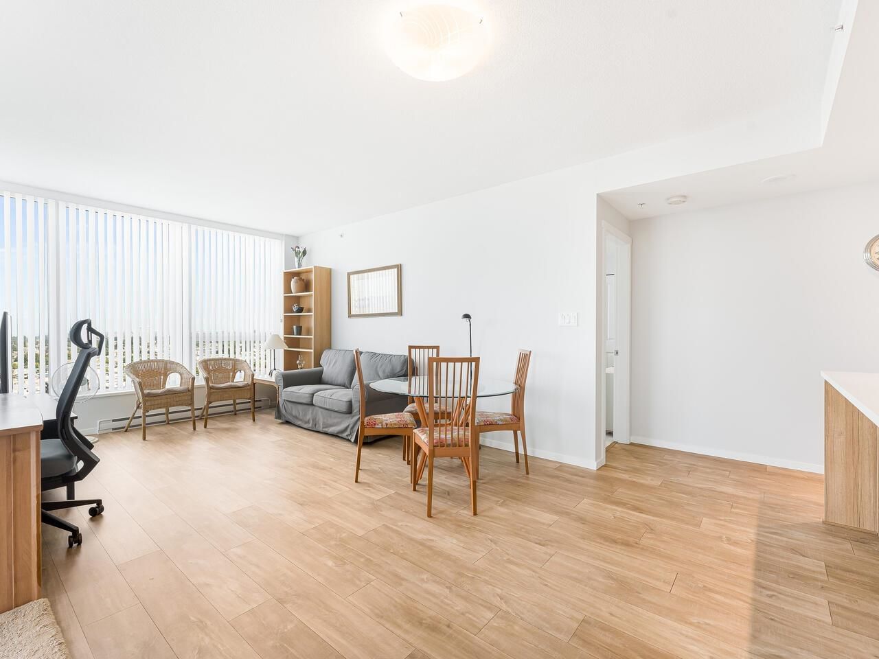Listing Image 5