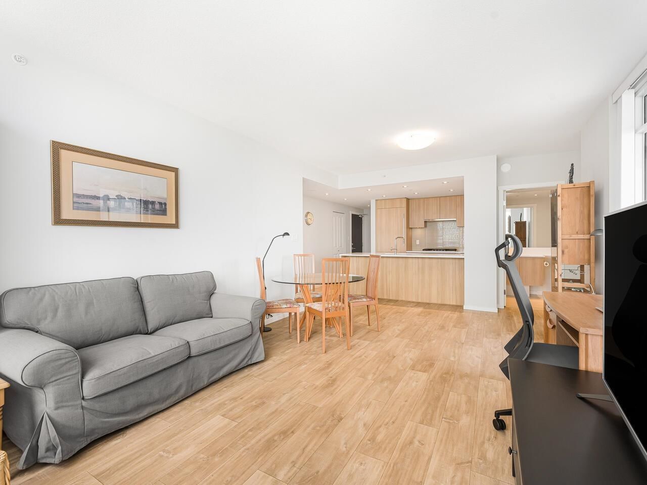 Listing Image 6