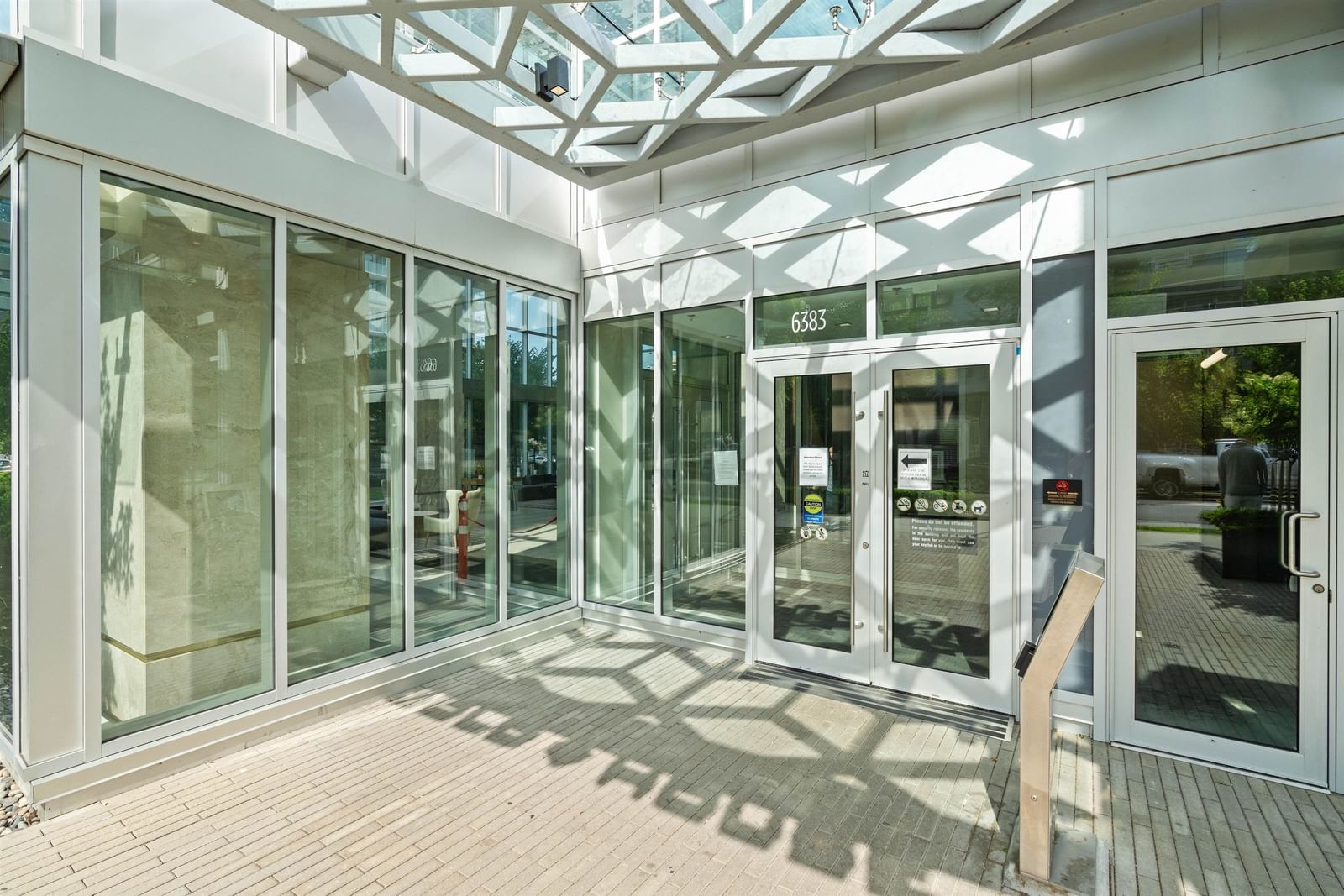 Listing Image 5