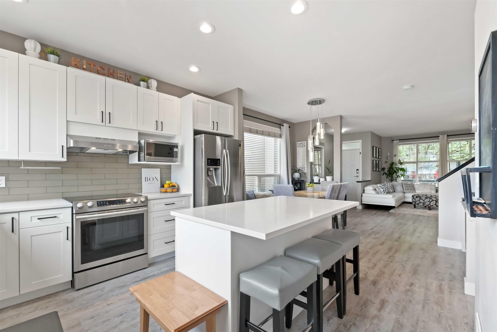 Listing Image 15