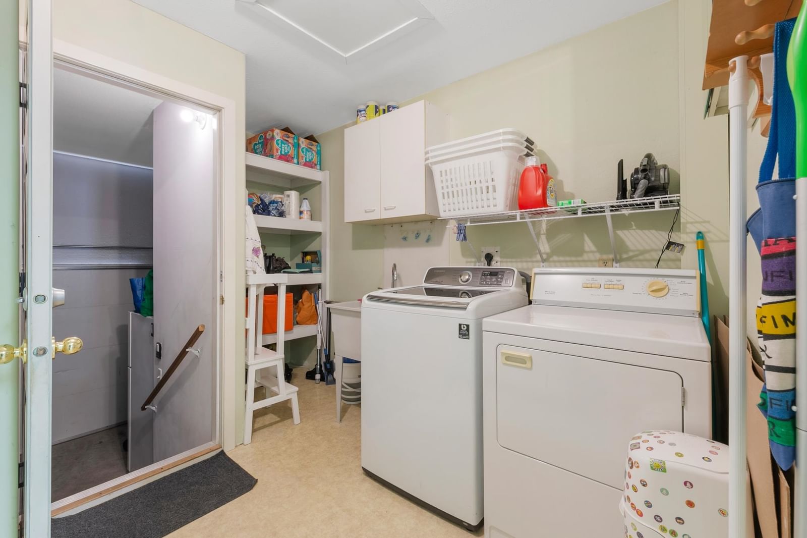Listing Image 17