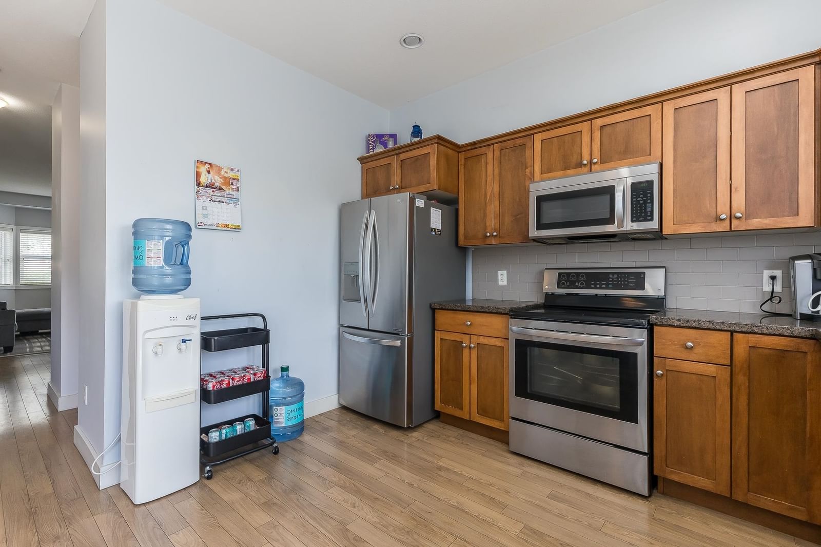 Listing Image 10