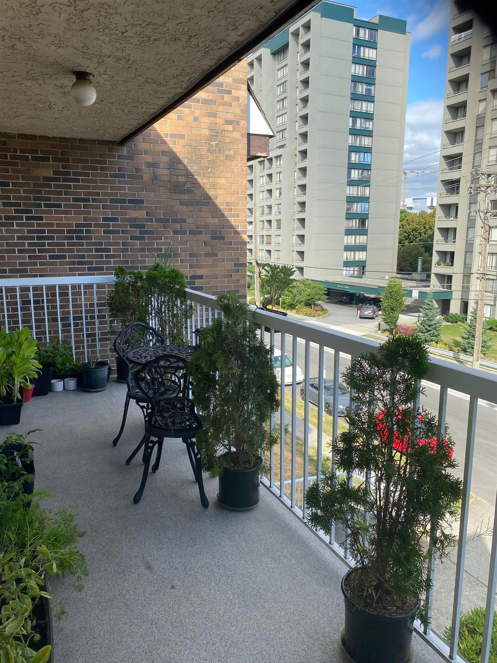 Listing Image 6