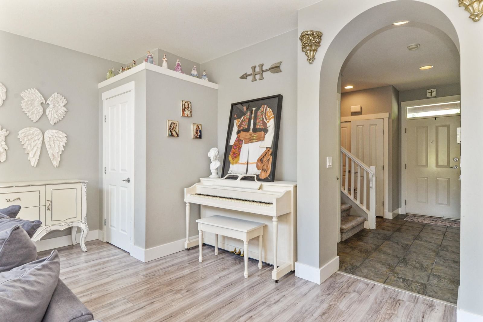 Listing Image 11
