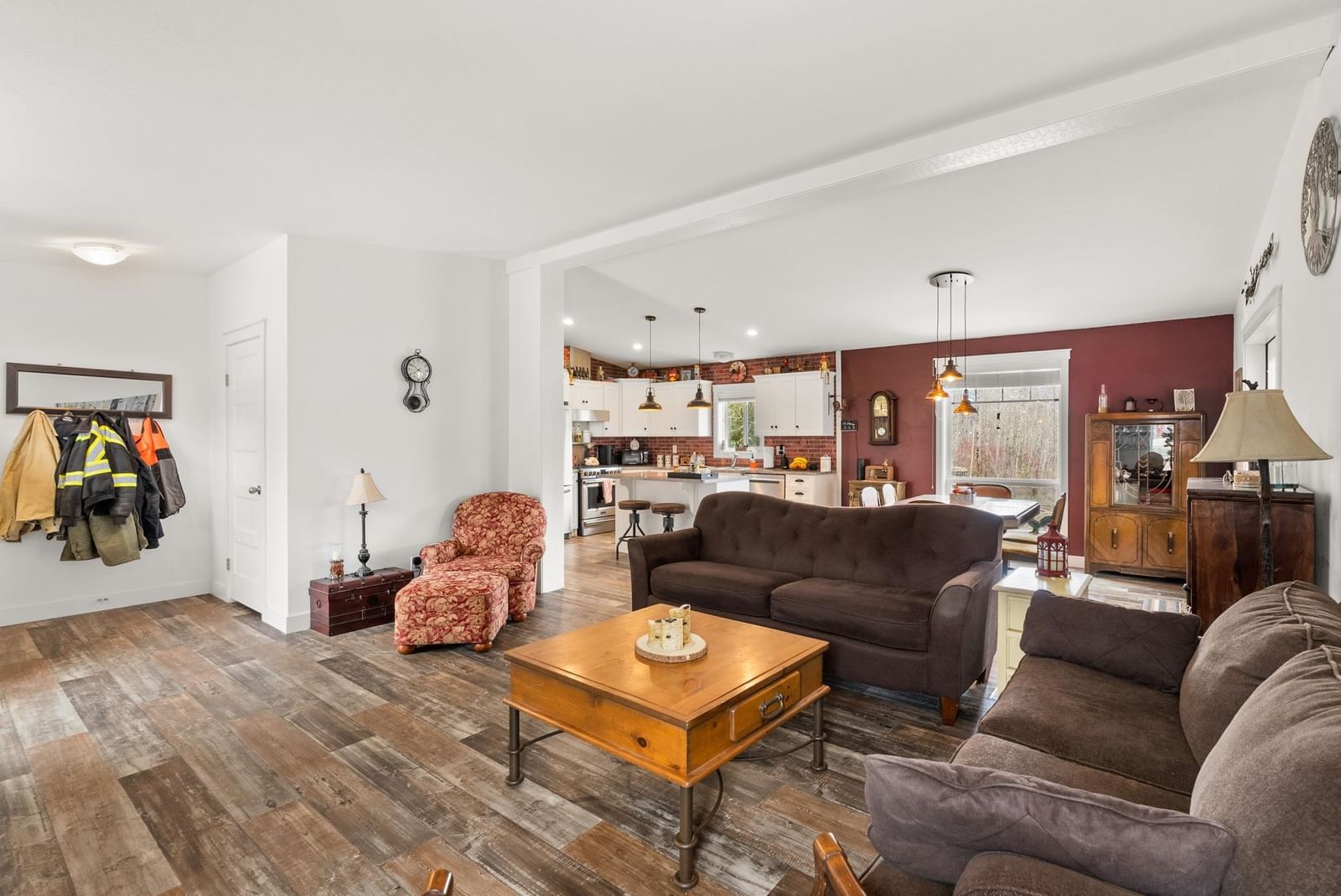 Listing Image 9