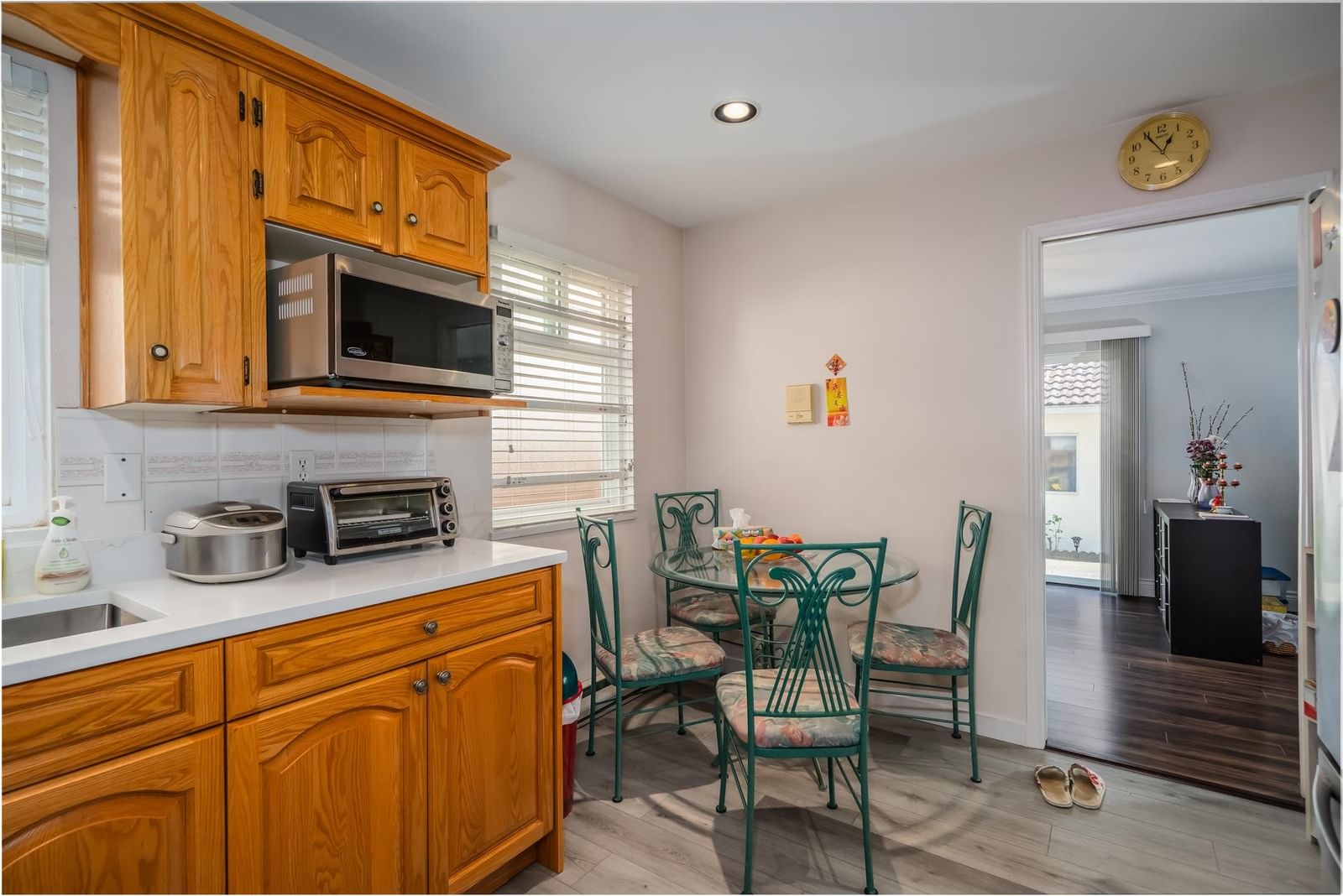 Listing Image 12