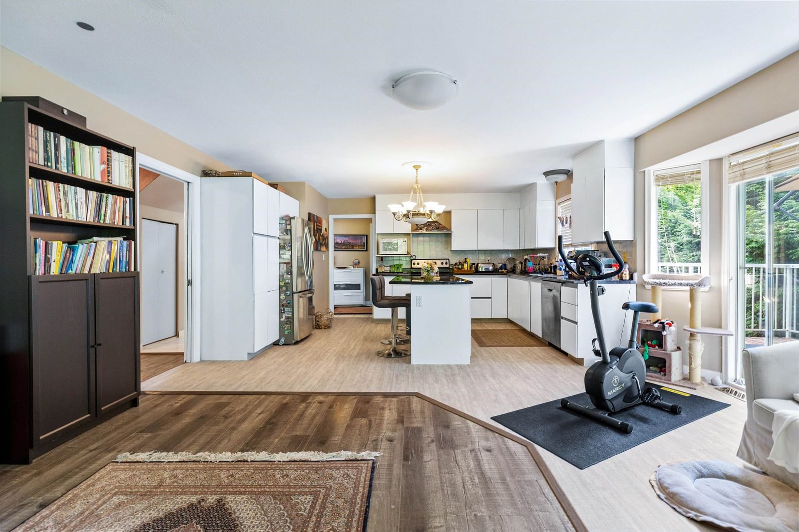 Listing Image 12