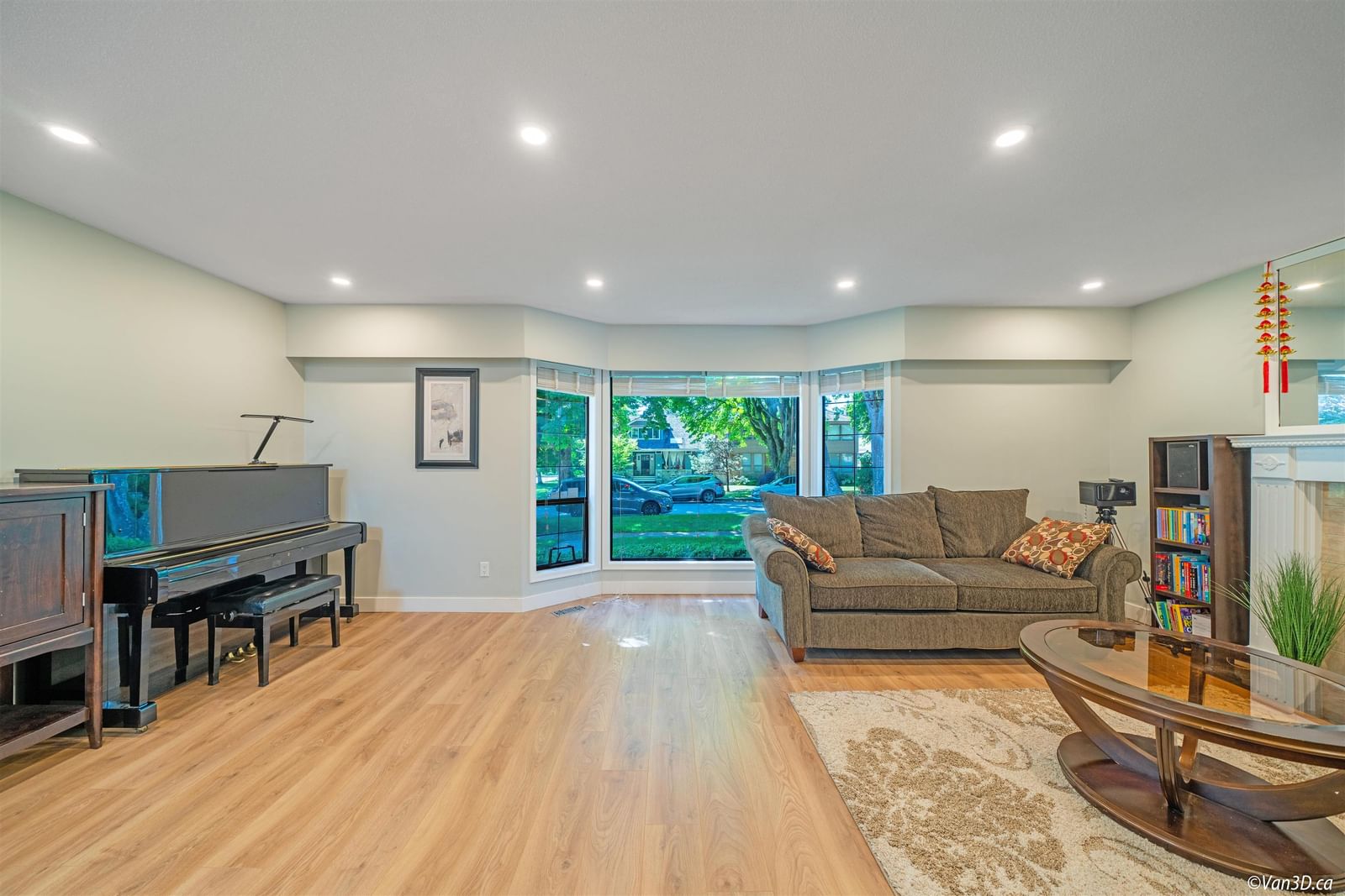 Listing Image 5